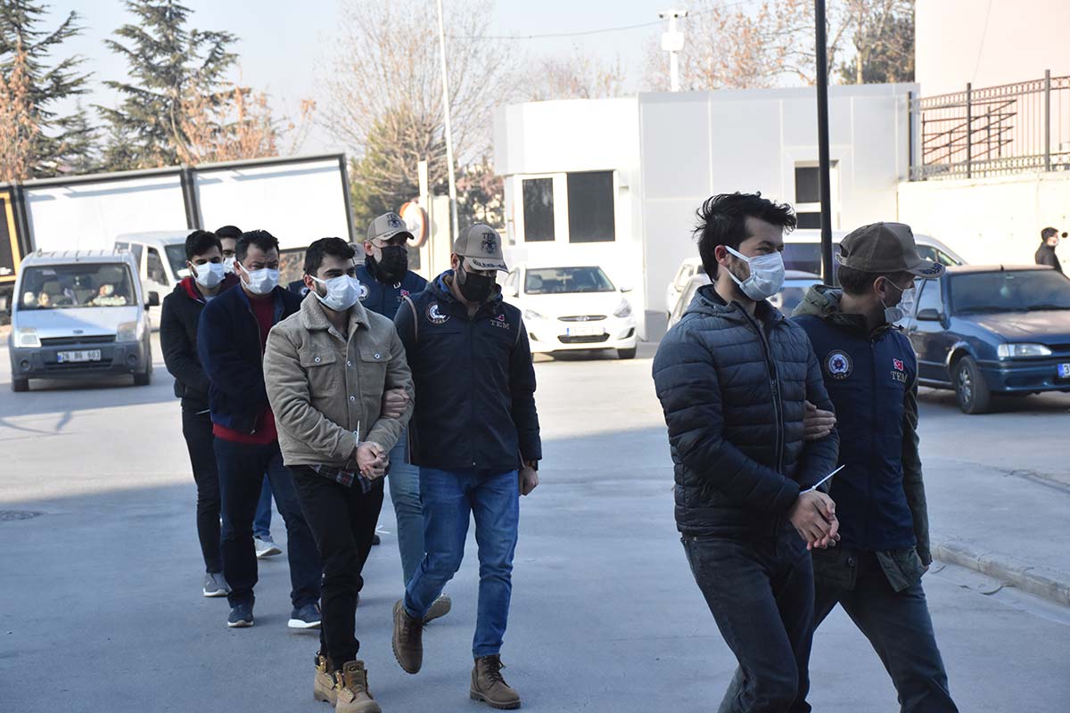 Eskişehir'de FETÖ baskını! Şüpheliler tek tek gözaltına alındı