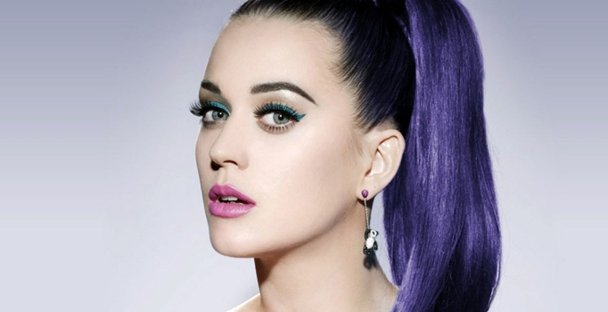 Katy Perry Moschino'nun 
marka yüzü oldu