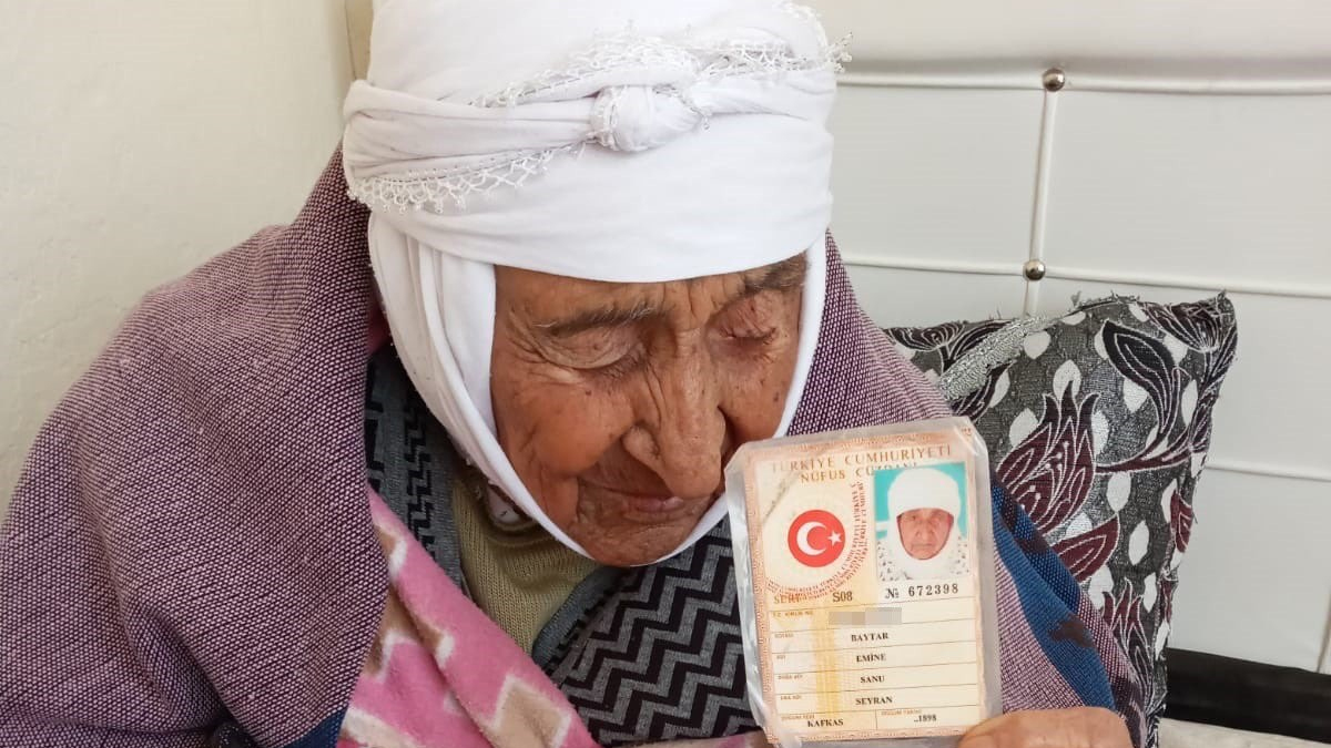 Türkiye'nin en yaşlı kadını hayatını kaybetti