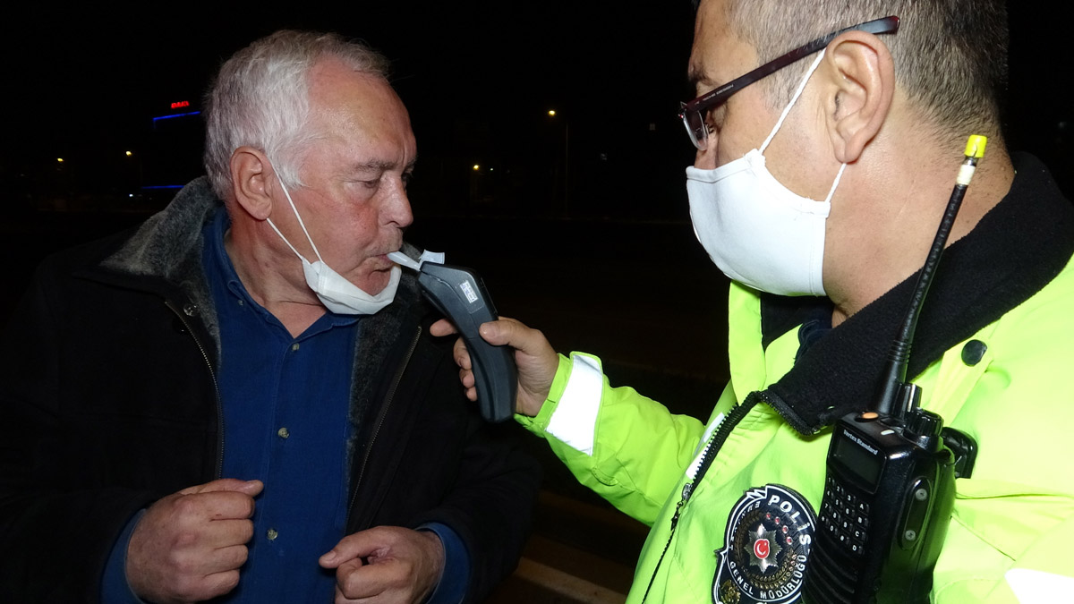 Sokağa çıkma yasağını dinlemedi, aracını polislerin üzerine sürdü