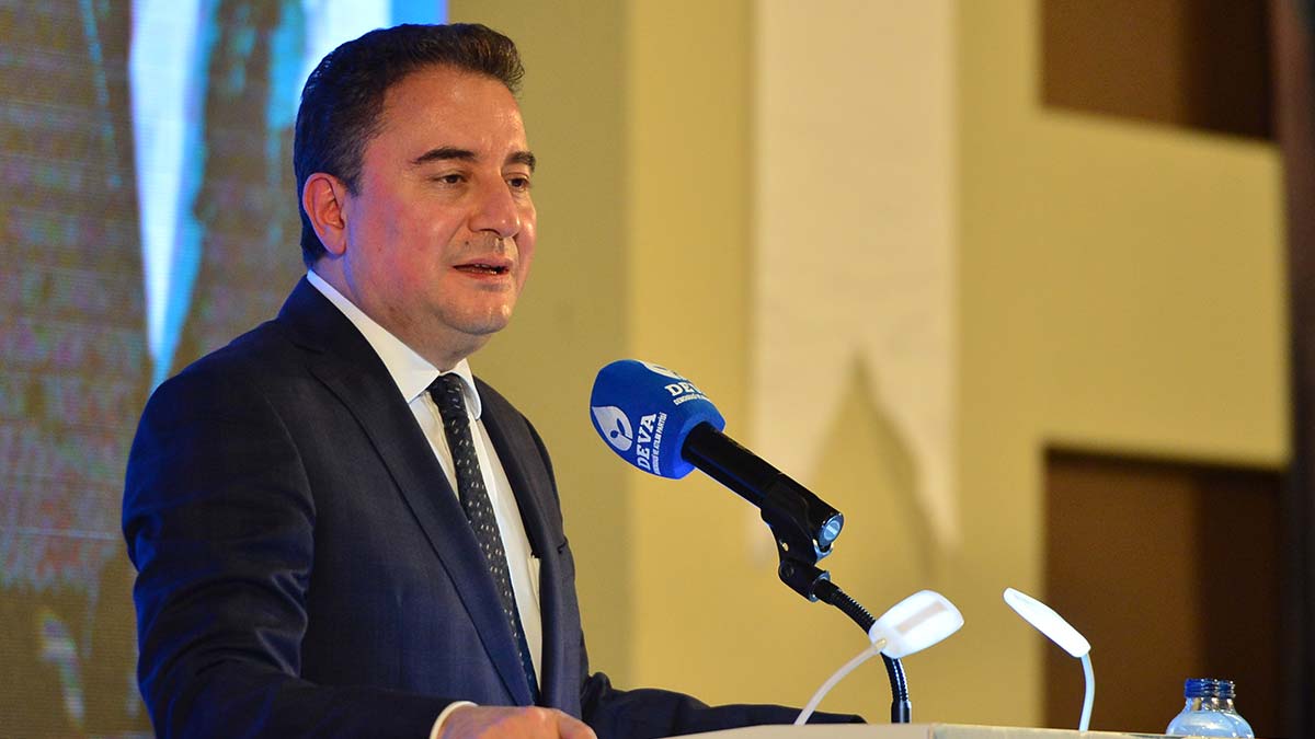 Babacan: Vakaları gizleyen hükümetin önerdiği aşıya güvenmekte zorluk çekerim
