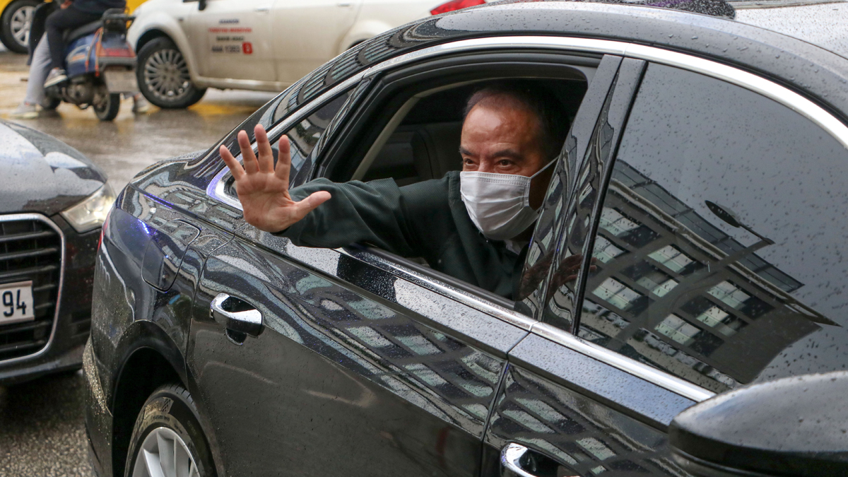 Haftalarca hastanede yatmıştı: Muhittin Böcek görev başı yaptı