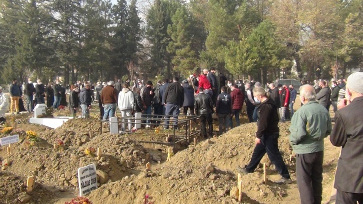 Aynı aileden 4 kişi koronavirüse yenik düştü