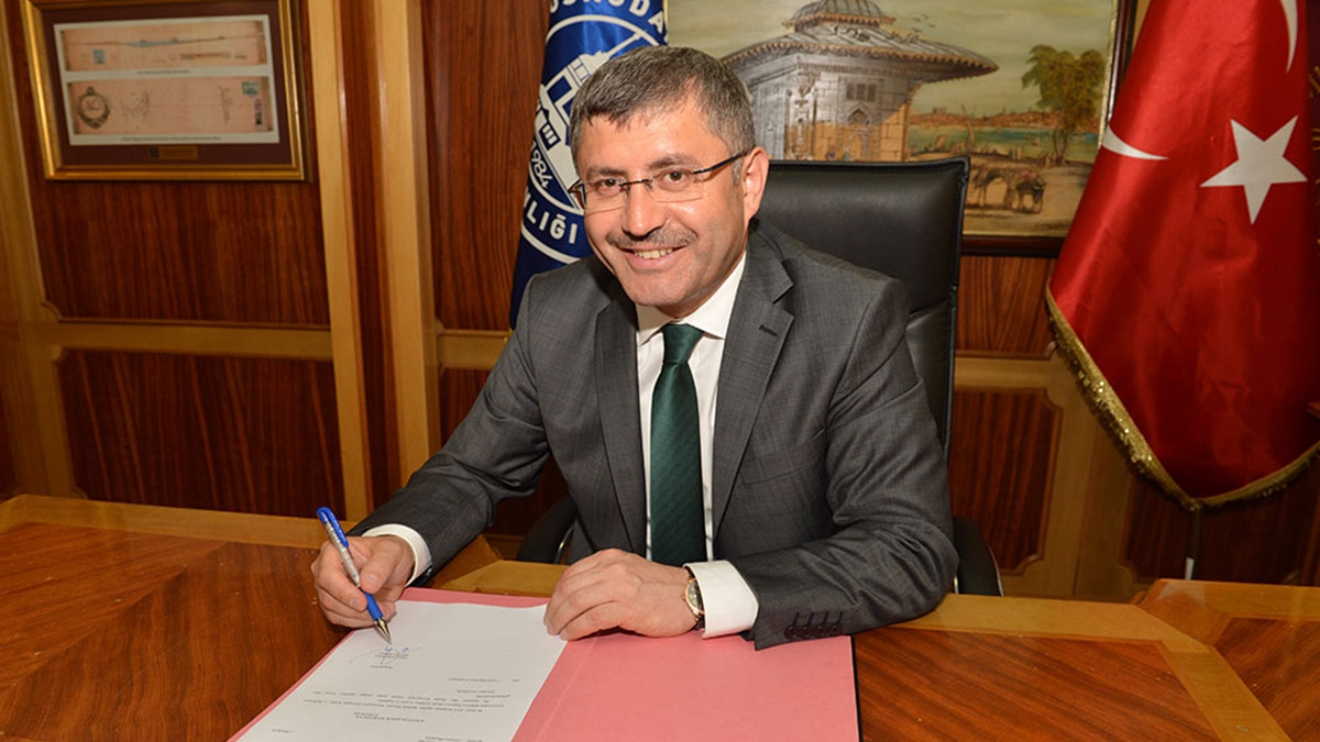 Hilmi Türkmen kimdir?