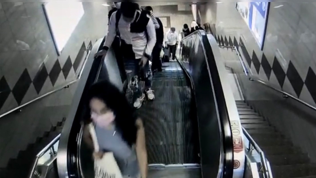 Taksim Metrosu'ndaki yankesicilik kameraya yansıdı