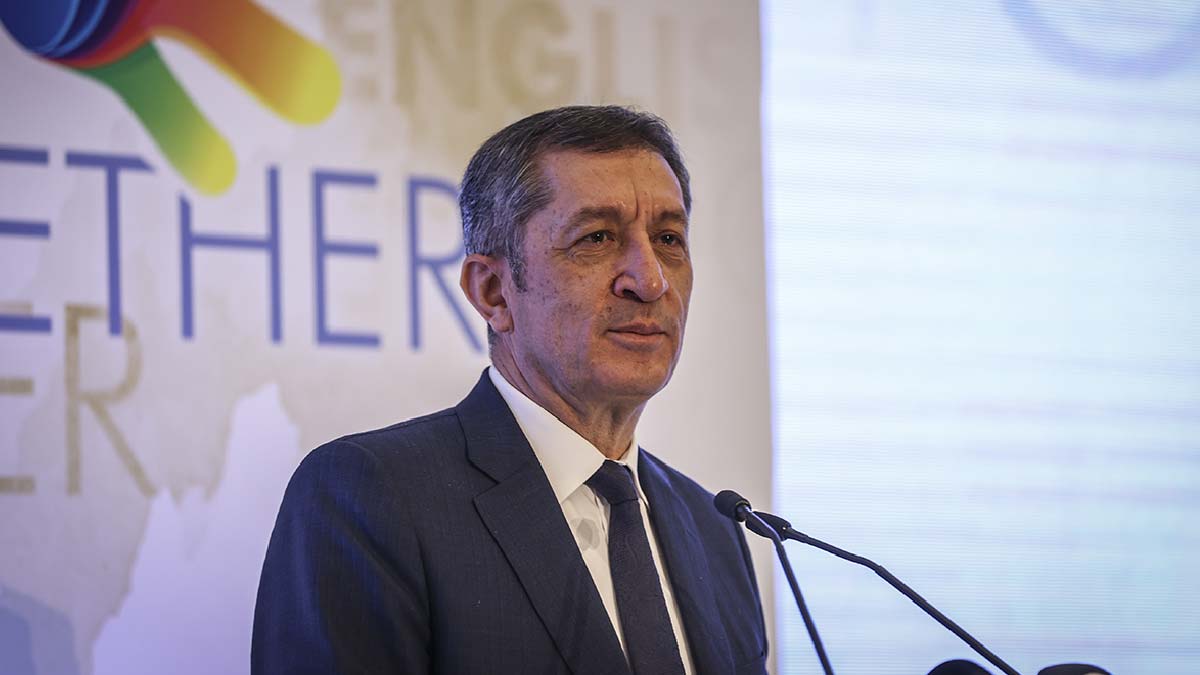 Bakan Selçuk: Günde 3 milyon canlı ders yapılıyor