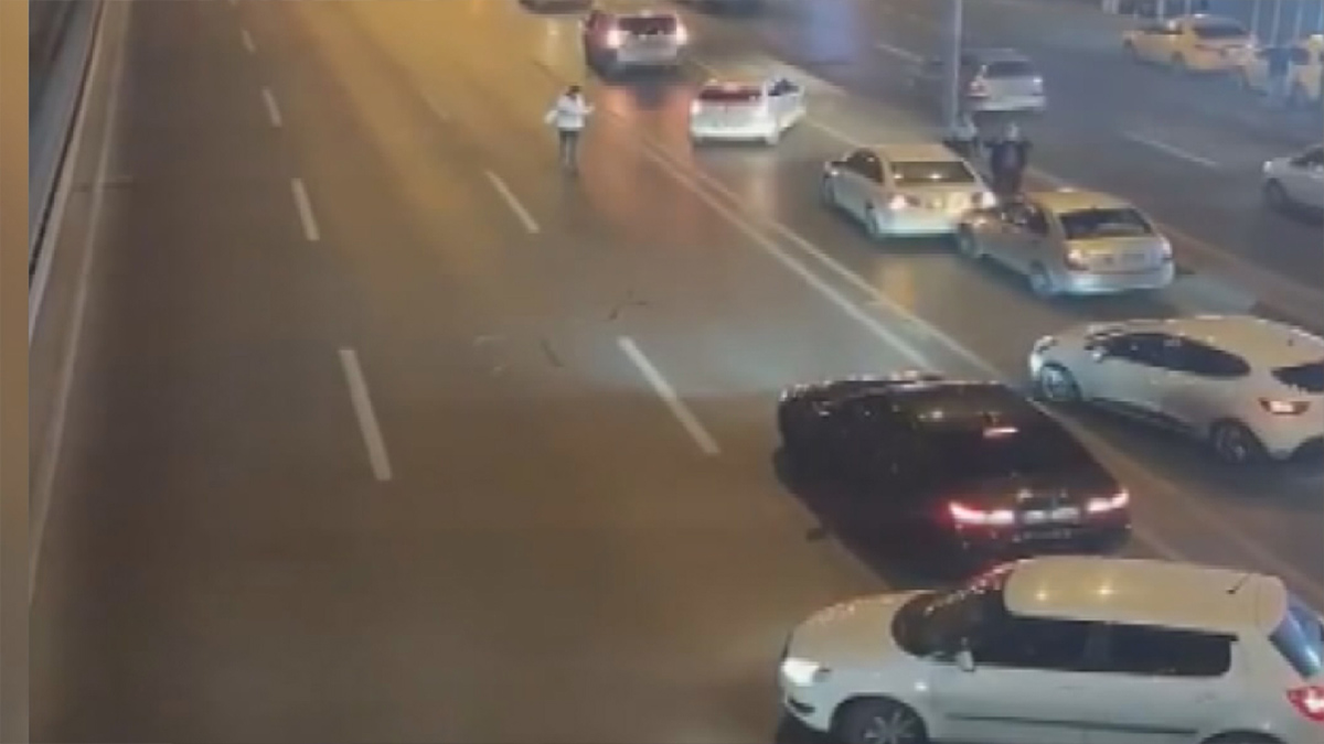 Ceza yememek için araçlarını ters yöne sürdüler