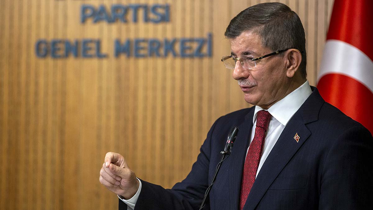 Davutoğlu: Vesayet rejiminin vasisi Bahçeli sözcüsü Erdoğan'dır