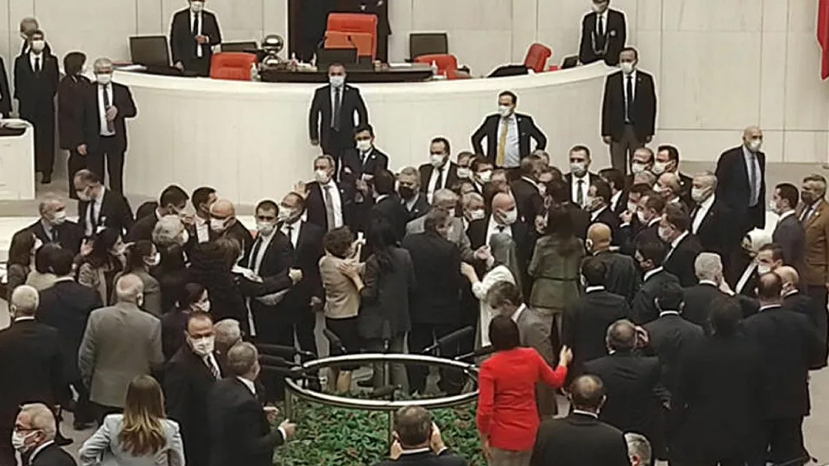 Meclis'te 'Kobani' kavgası: AK Partili ve HDP'liler ayaklandı