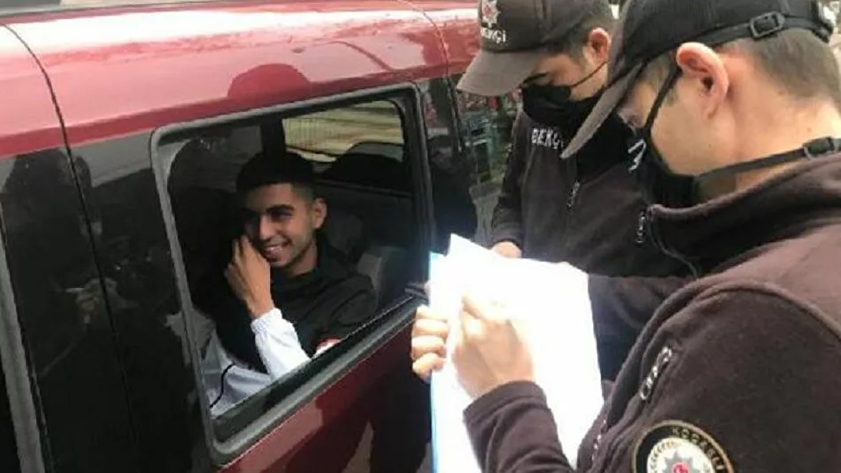 Aynı araçtaki arkadaşını şikayet etti: Maske takmıyor ceza yazın