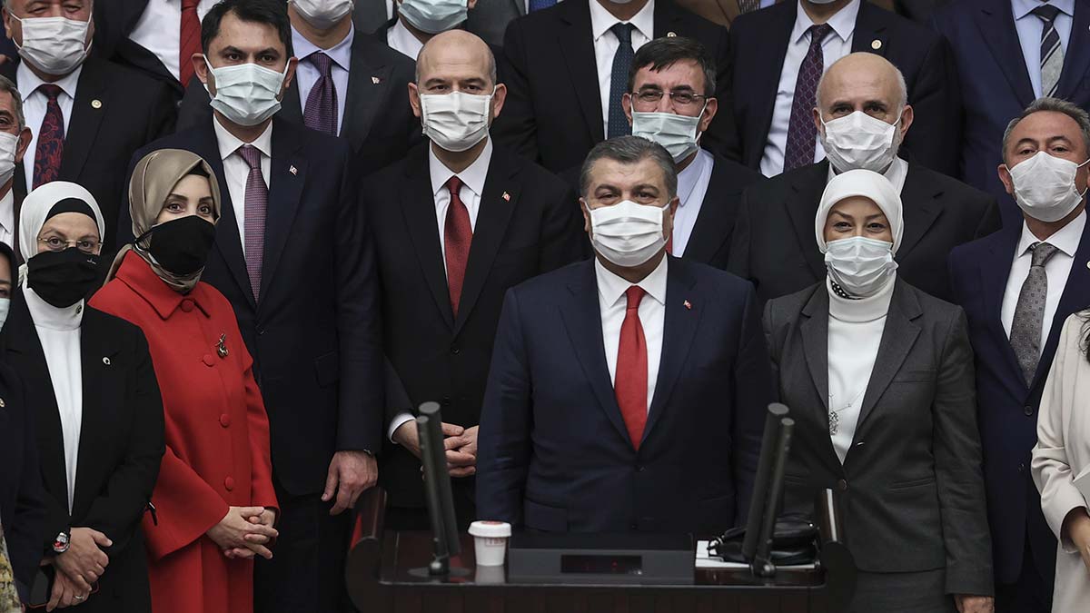 AK Parti'den 'bütçe' pozu