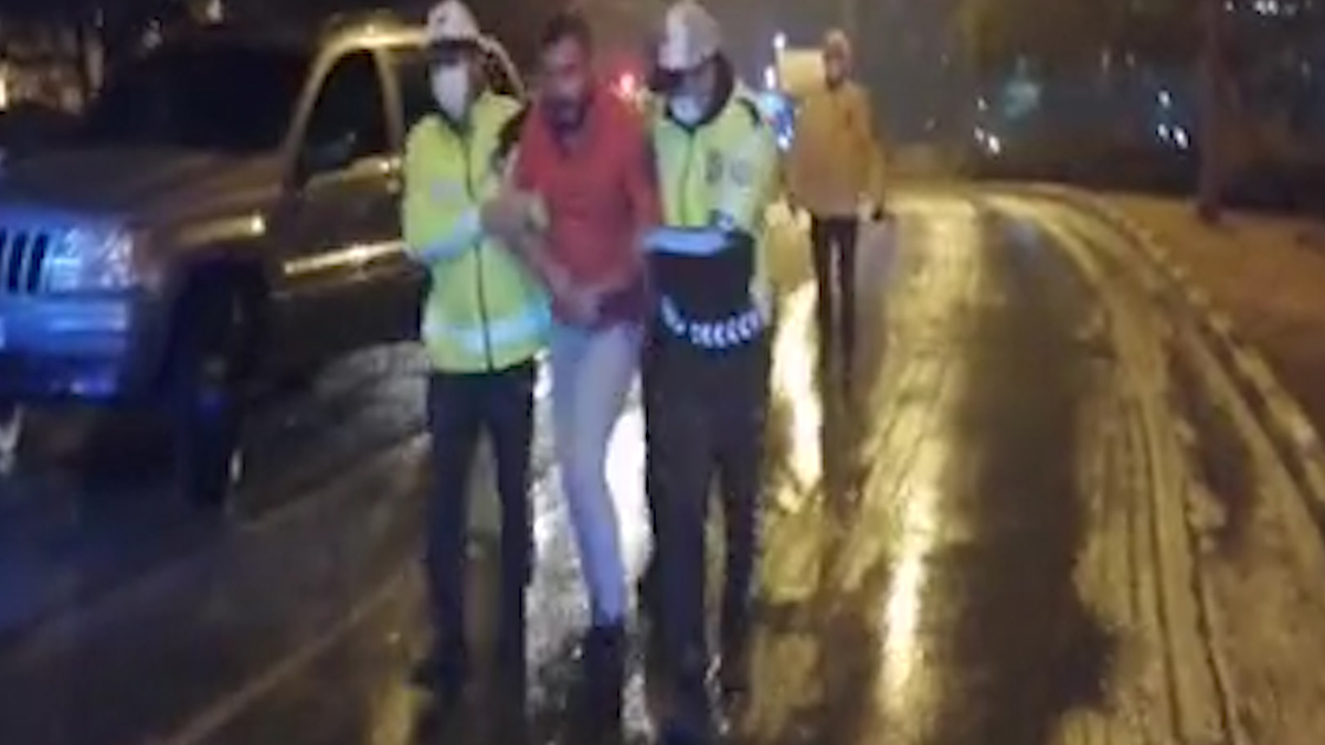 Alkollü sürücü dur ihtarına uymadı koşarak kaçmaya çalıştı