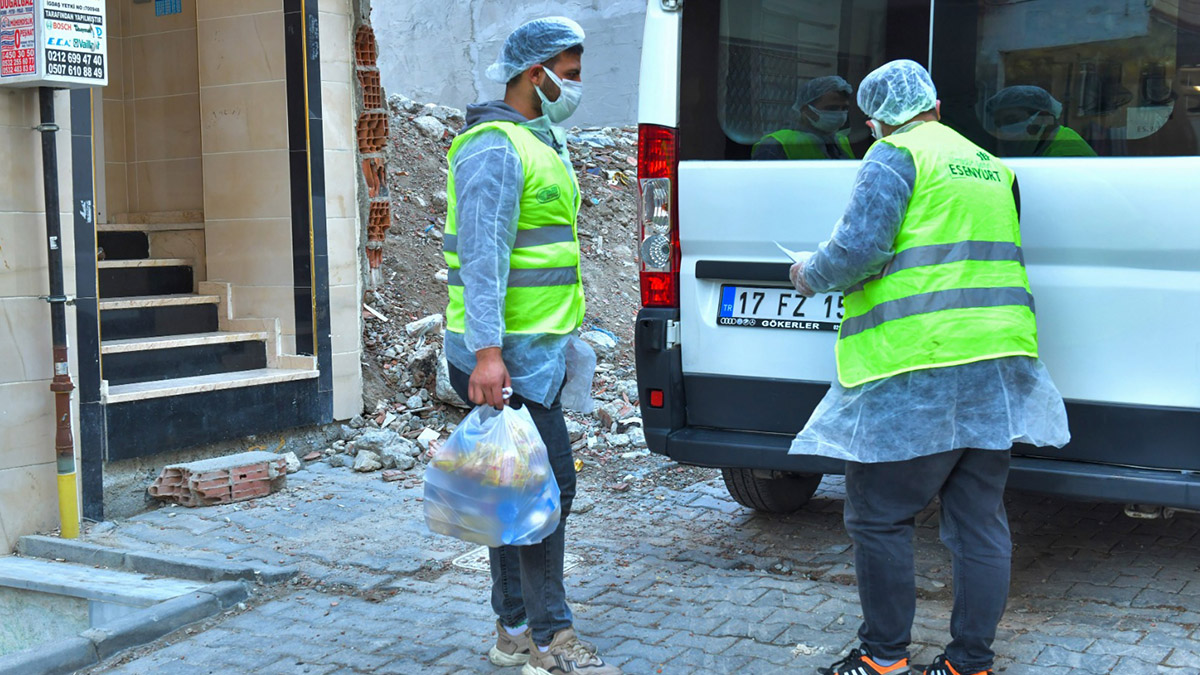 Esenyurt'tan Covid tedavisi gören vatandaşlara gıda yardımı