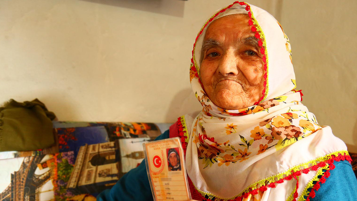 Artvin'de yaşayan 116 yaşındaki Fatma Akyüz koronavirüsü atlattı