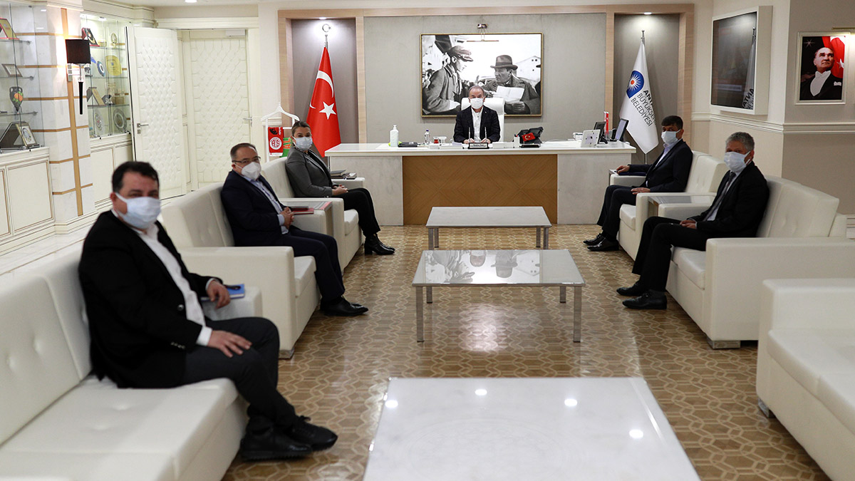 Başkan Muhittin Böcek: 'Afeti en az zararla atlatmak için çalışıyoruz'