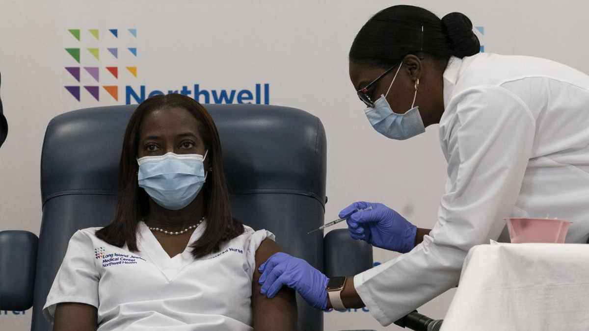 Salgının merkezinde ilk aşı yapıldı