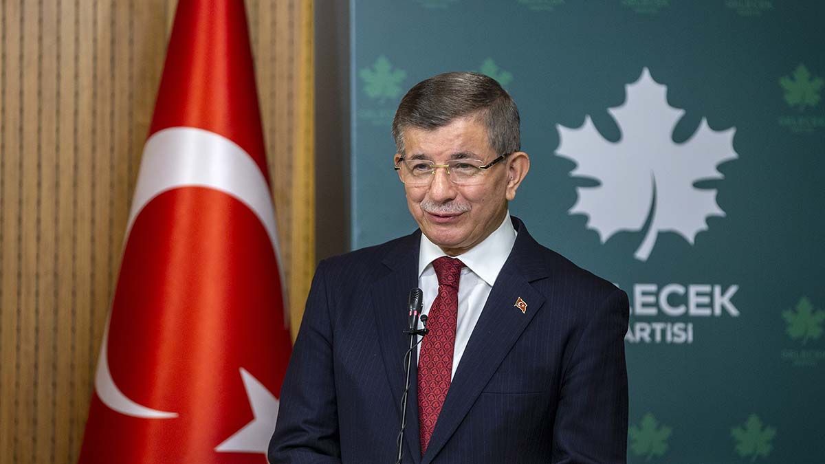 Son dakika! Davutoğlu'ndan hem ABD'ye hem iktidara tepki: Diplomasi hamasetle yürümez!