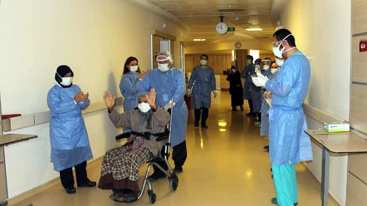 113 yaşındaki kadın koronayı yendi