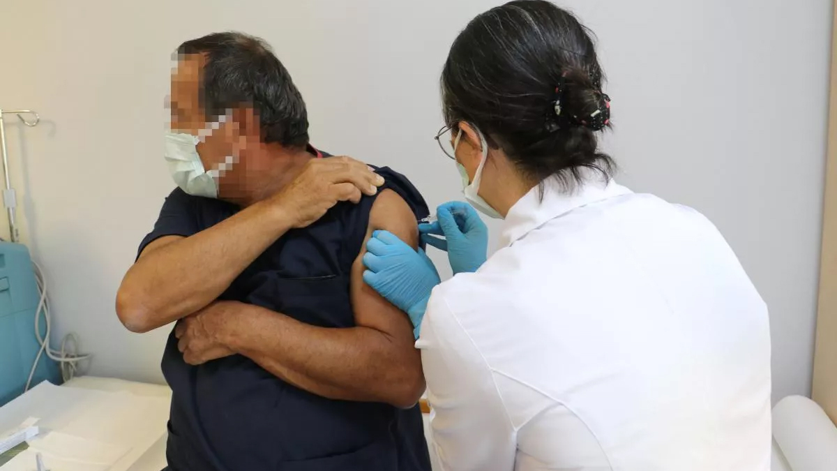 Bilim Kurulu üyesi toplu aşılama için tarih verdi