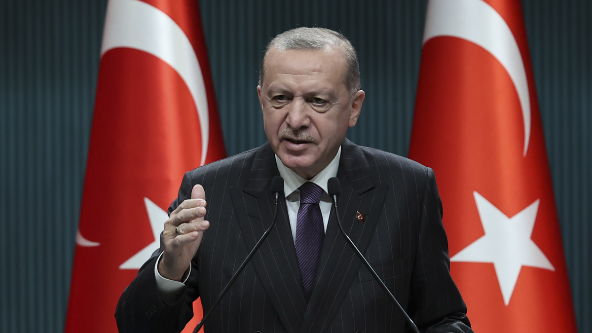 Erdoğan: Fikir özgürlüğü kisvesi altında kutsallarımız hedef alınıyor