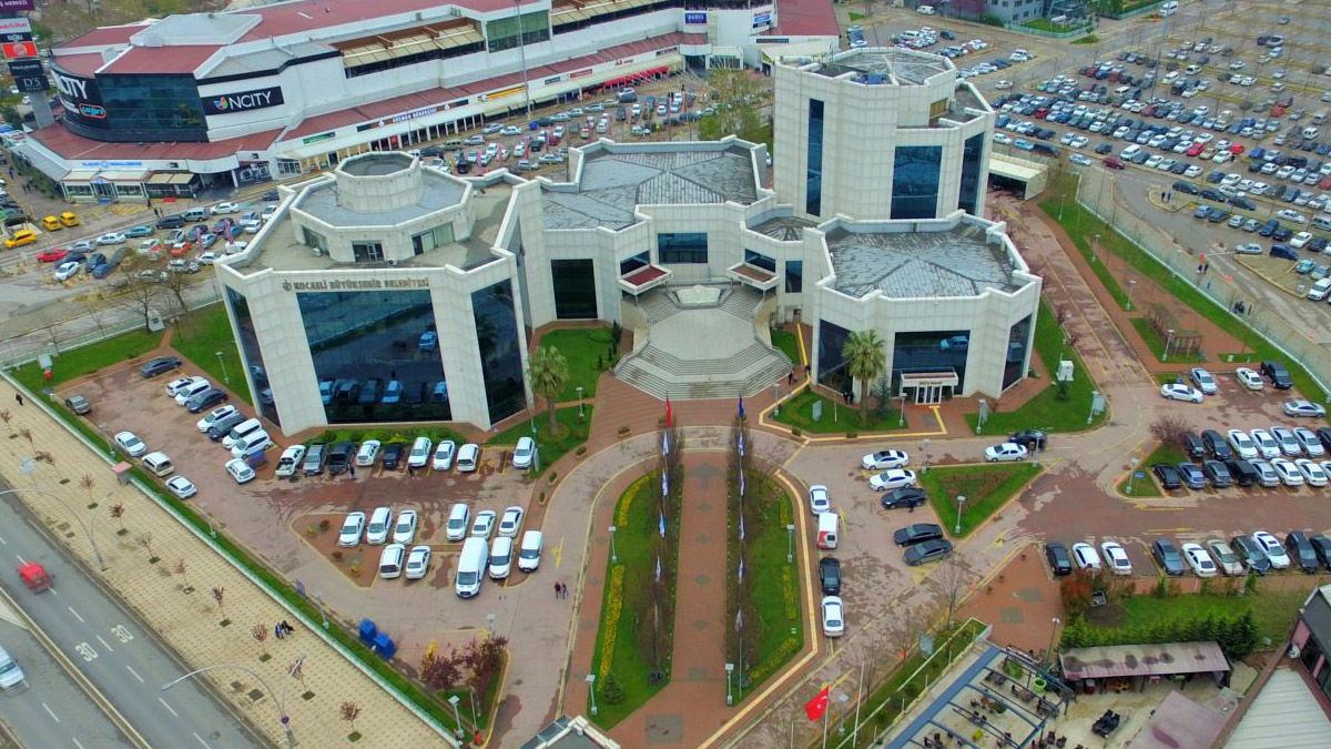 Kocaeli Belediyesi'nden Rize Güneysu’ya yardım