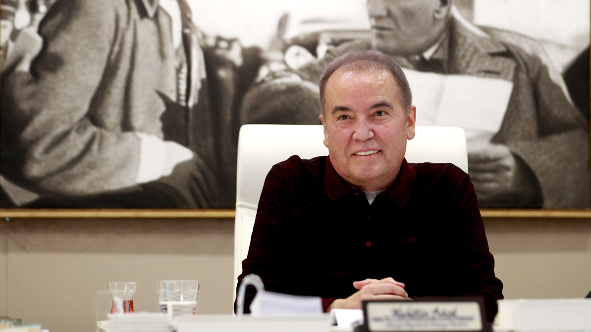 Muhittin Böcek'ten zehir zemberek sözler: Ben ölüm döşeğindeyken, koltuk sevdasına düştüler