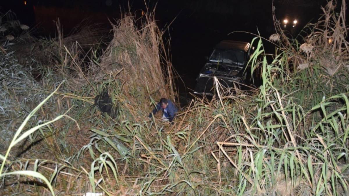 Alkollü şoför dereye düştü: Neden geç kurtardınız?