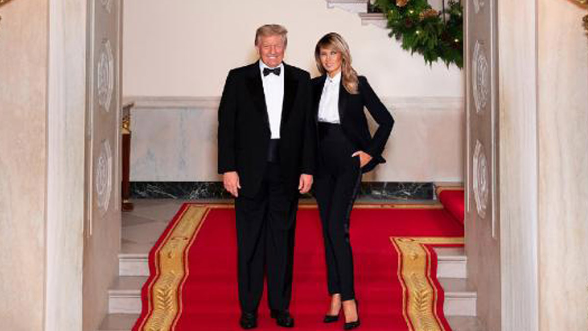 Trump çiftinden Beyaz Saray'da son Noel pozu