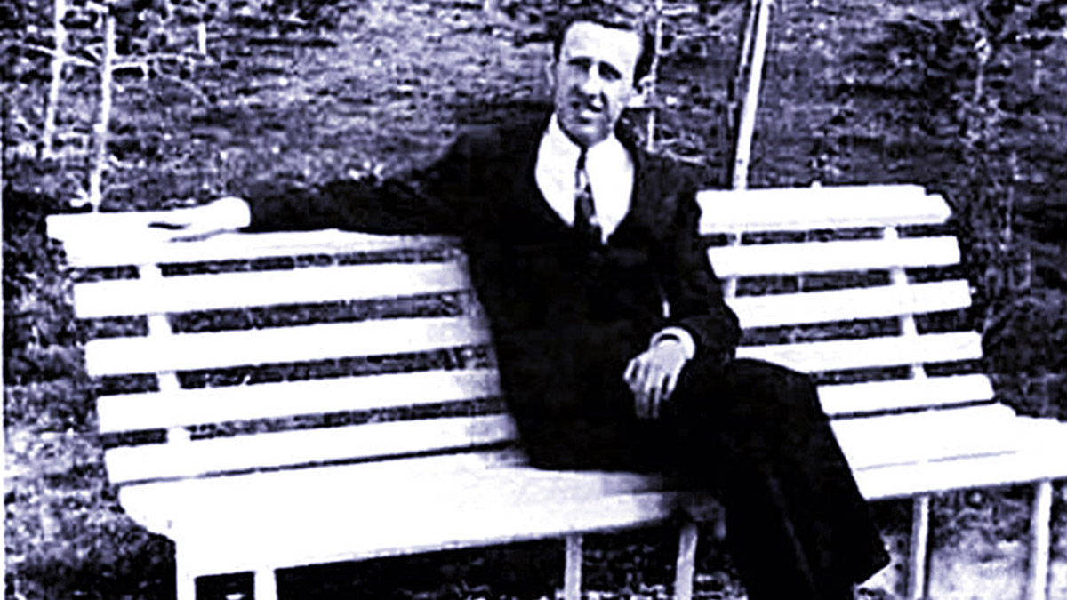 ‘Gün olur’ raflar Orhan Veli dolar