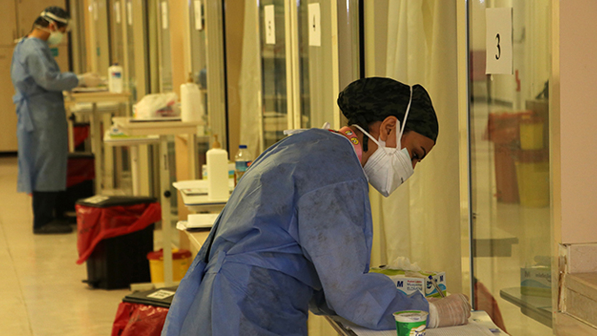 İçeri alınmayan hasta yakınları sağlık çalışanlarını tehdit ediyor