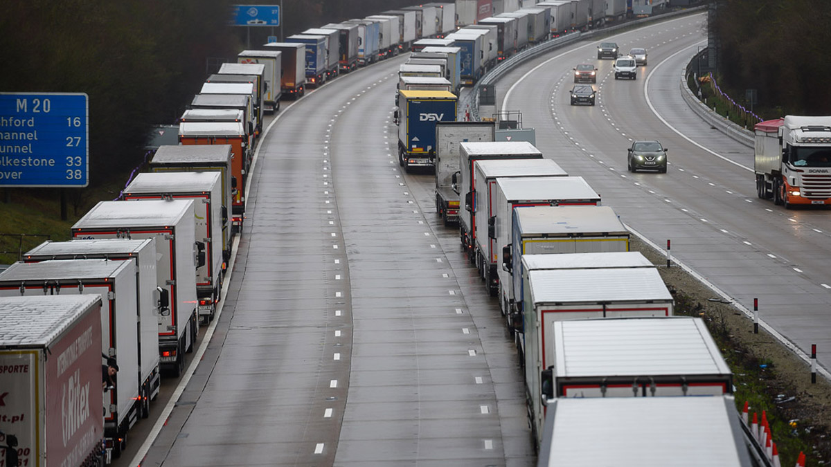 Fransa ile İngiltere arasında 'mutasyon' krizi! Uzun tır kuyrukları oluştu