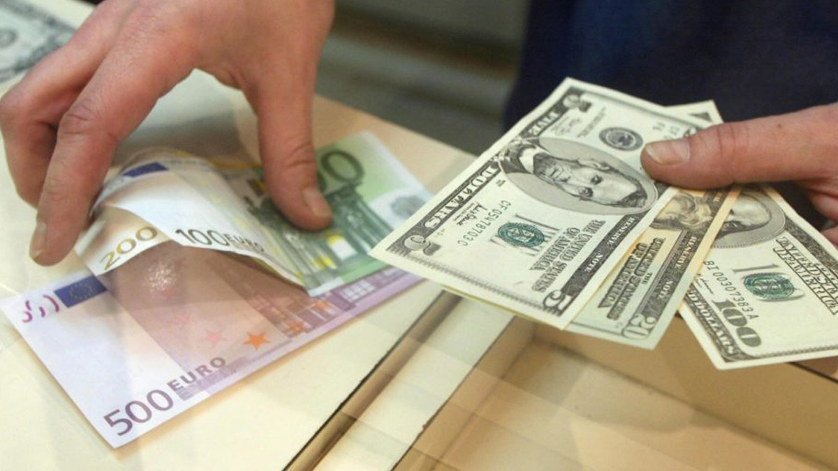 Dolar ve euro yatay seyirde