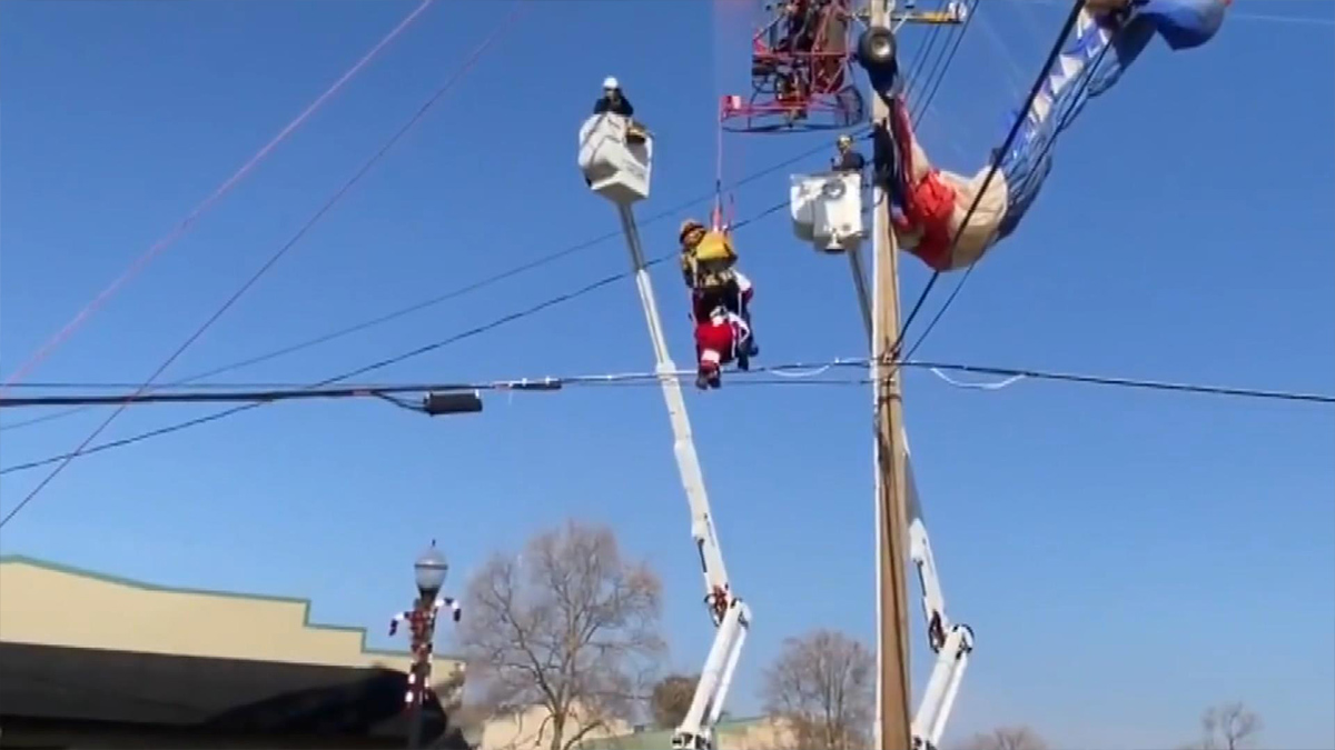 'Noel Baba'nın imdadına itfaiye erleri yetişti