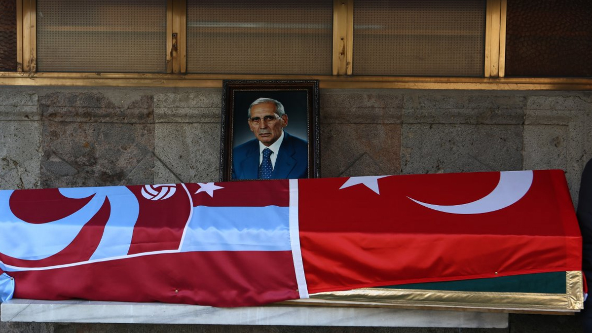 Trabzonspor'un efsanesi Özkan Sümer toprağa verildi