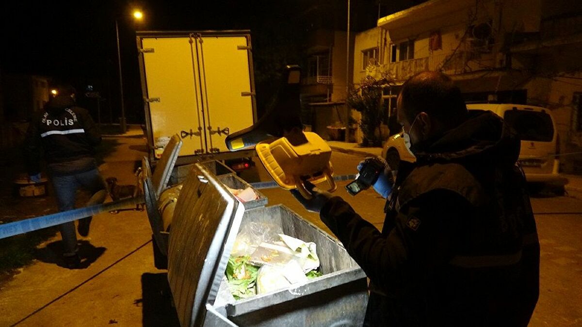 Bebeğini çöp konteynerine atan anne ve erkek arkadaşı yakalandı