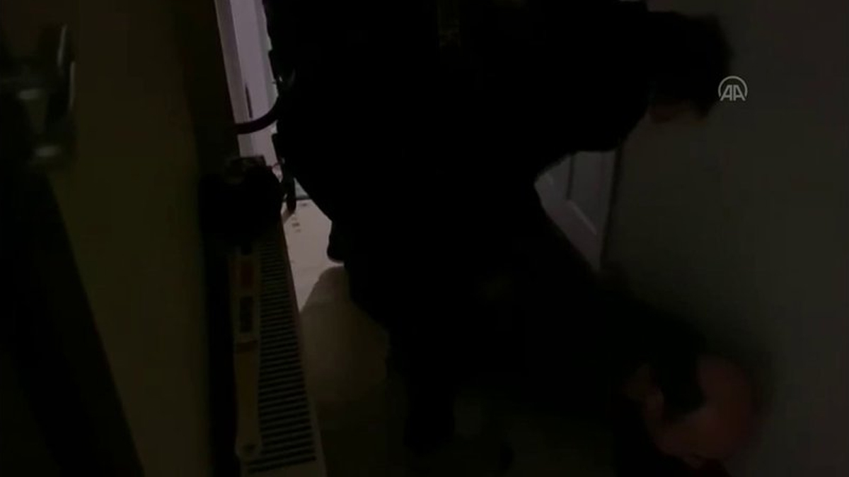 Eski emniyet müdürü saklandığı evde yakalandı