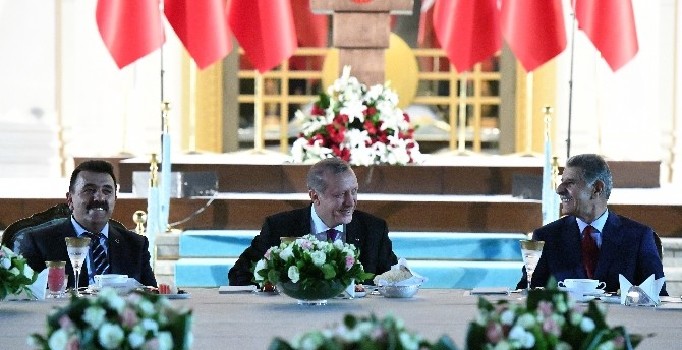 Cumhurbaşkanı Erdoğan, Kanaat Önderleri İle İftarda Bir Araya Geldi