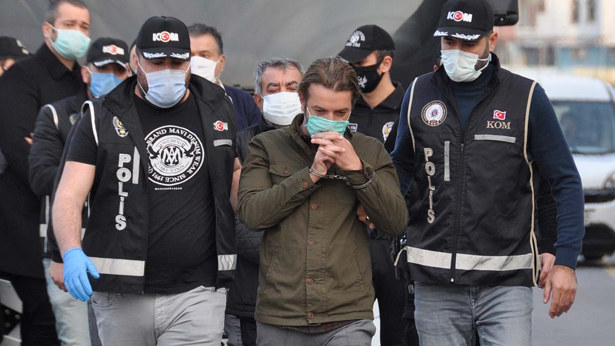 Ceyhan Belediyesi'ne operasyonda 5 tutuklama