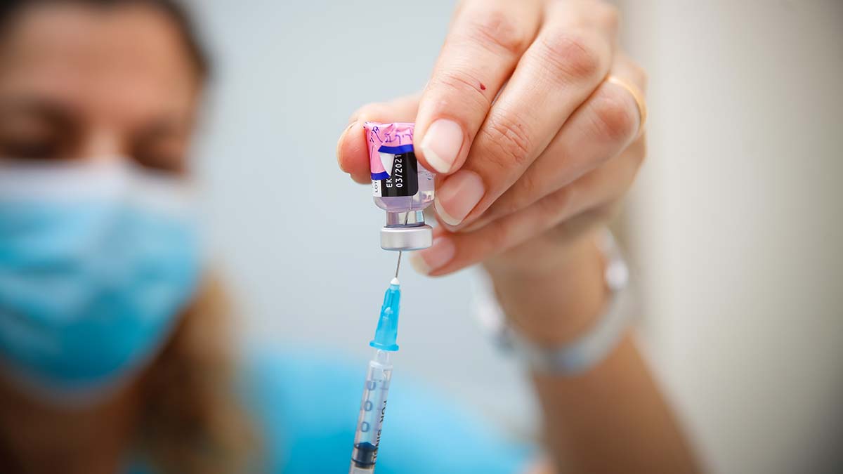 New York'ta Kovid-19 aşısına karşı ilk 'ciddi alerjik reaksiyon' ortaya çıktı