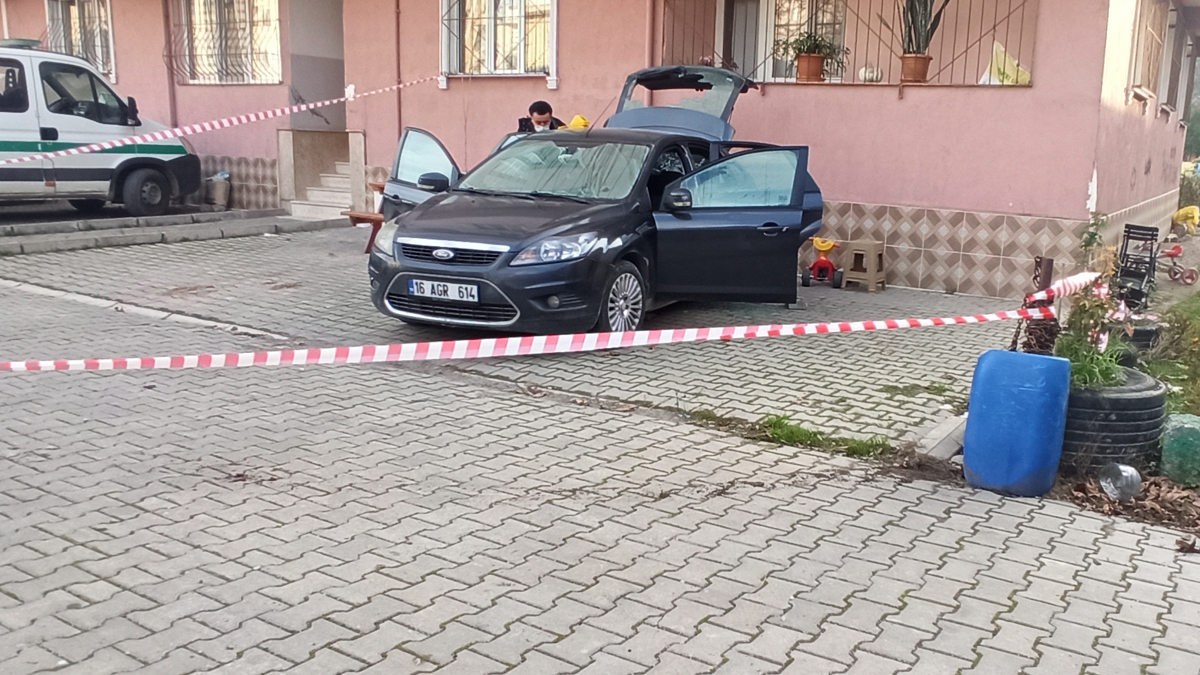 Arkadaşını öldürdü, polisi görünce aynı silahla intihar etti