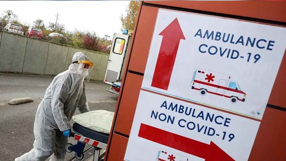 Korona hastası oda arkadaşını yangın tüpüyle öldürdü