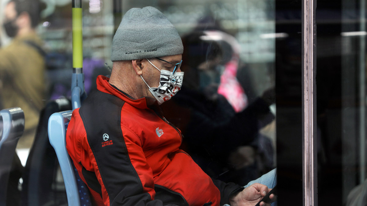 Maske takmak yüz felcini engelliyor