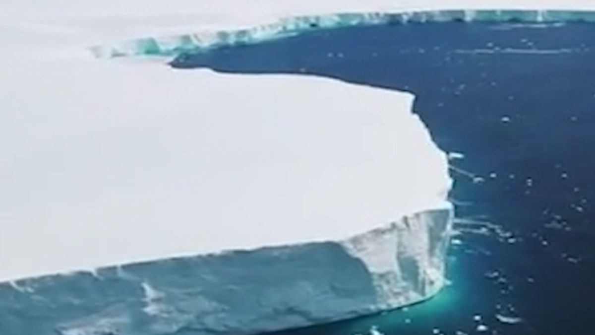 Antarktika'dan kopan buzdağı böyle görüntülendi