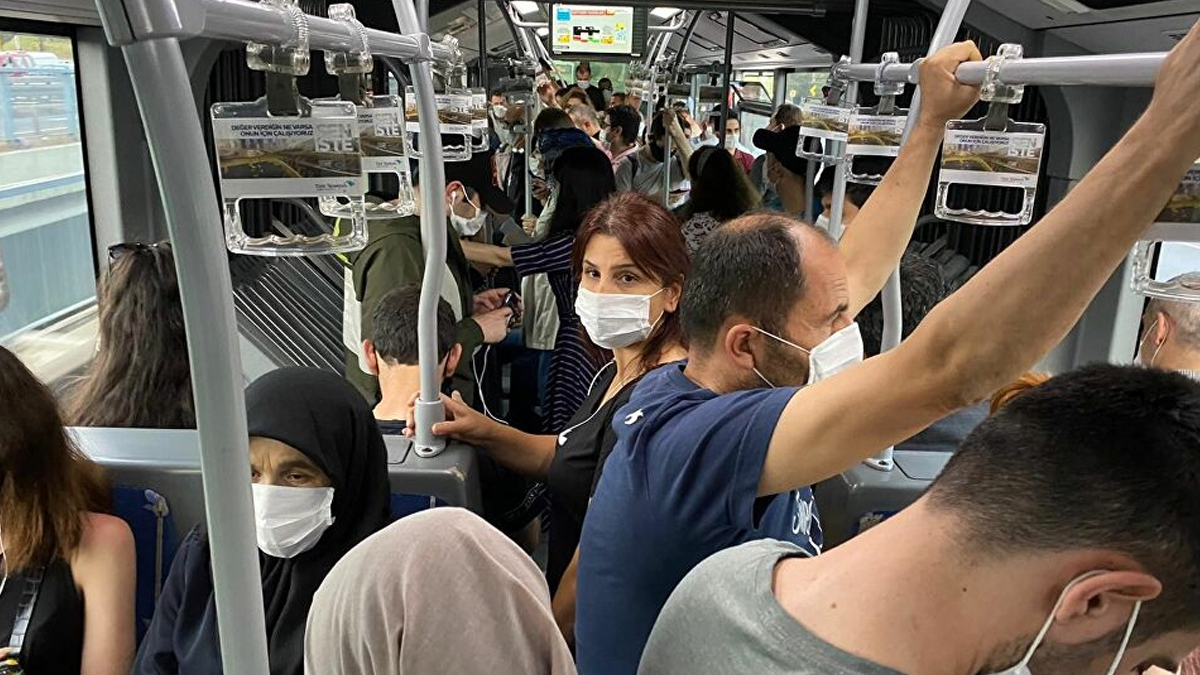 İstanbul'da yasak etkisi: Toplu taşıma kullanımında büyük azalma