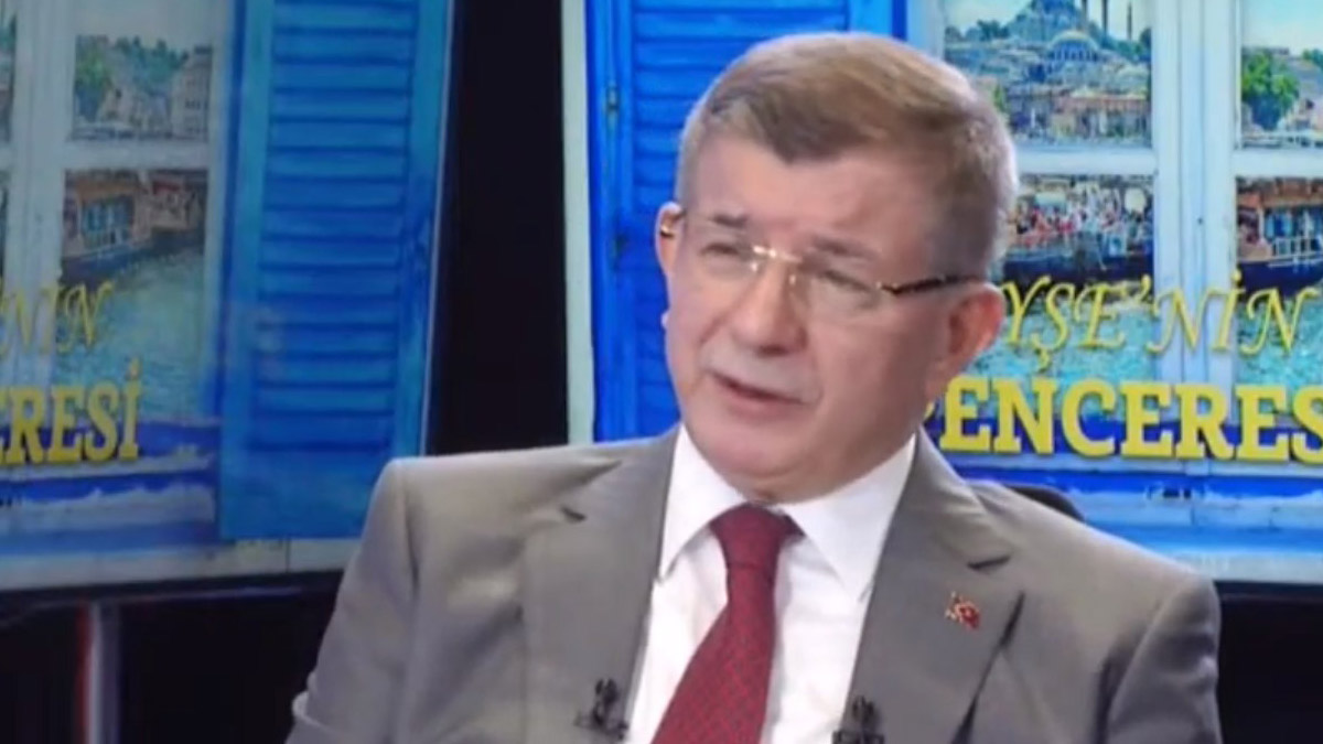 Davutoğlu: Olanlar tesadüf değil, '28 Şubat'ı yaşatıyorlar