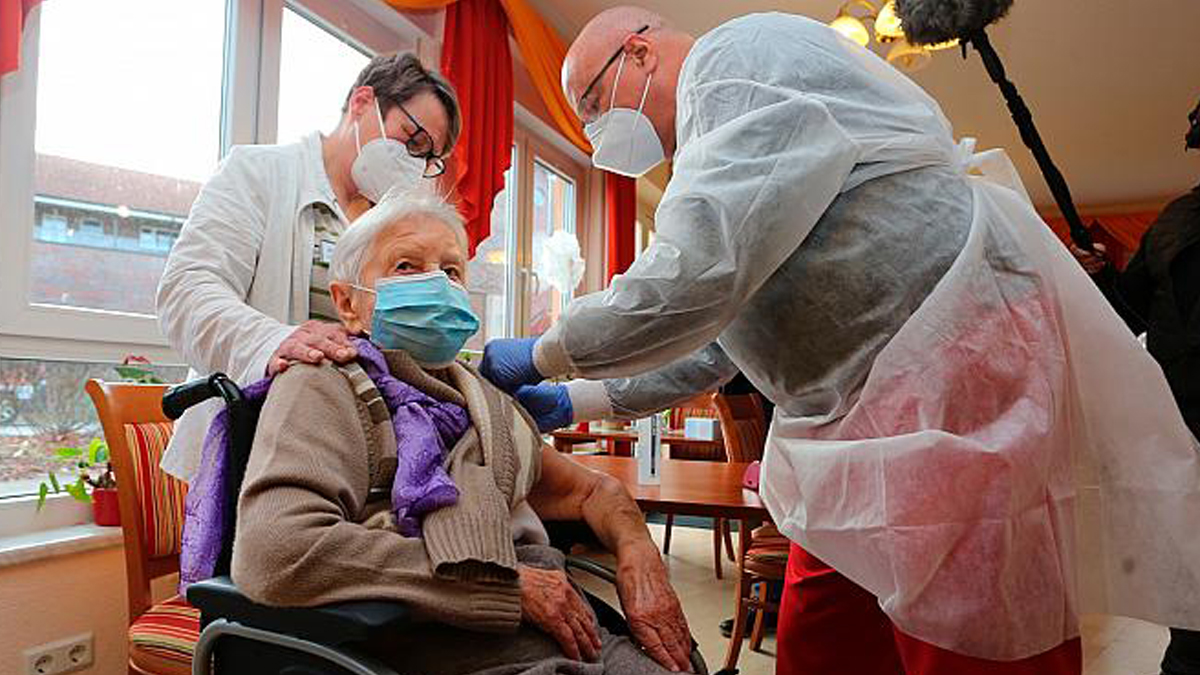 AB'de ilk koronavirüs aşısı vuruldu