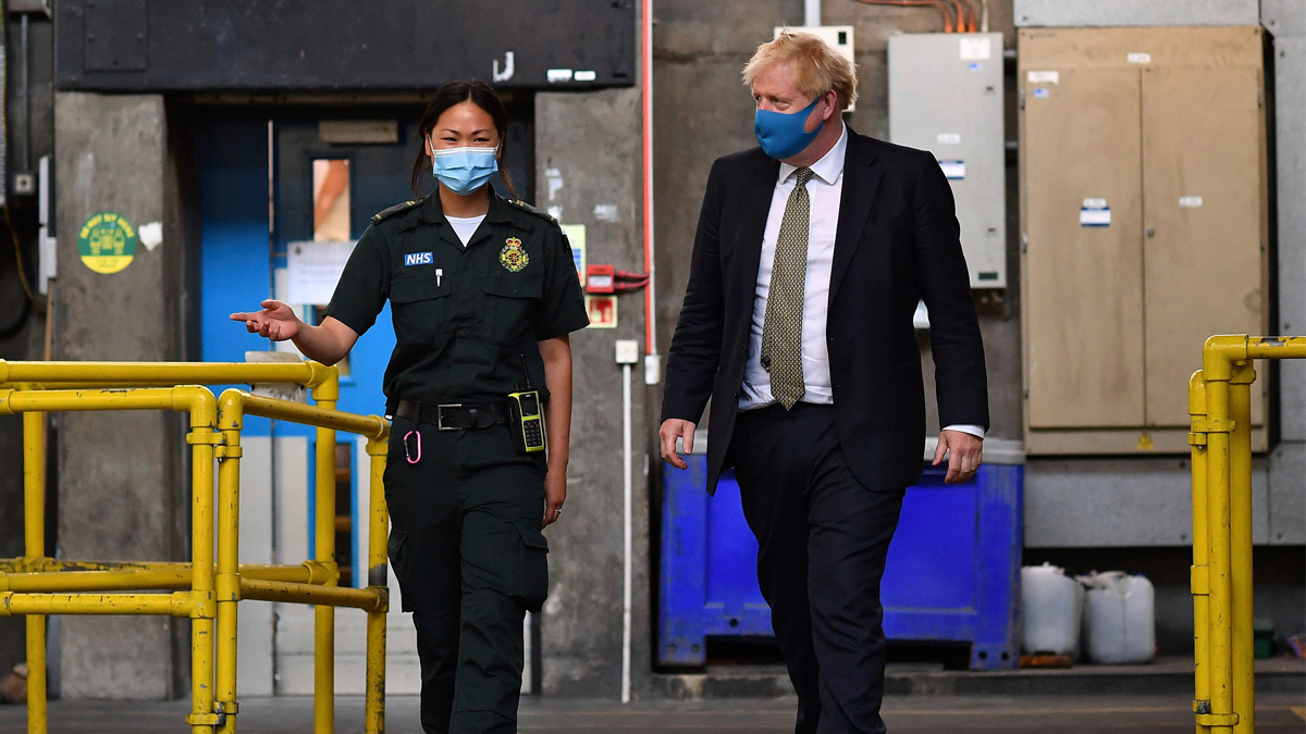 İngiltere artan vakalarla başa çıkamama tehlikesi yaşıyor