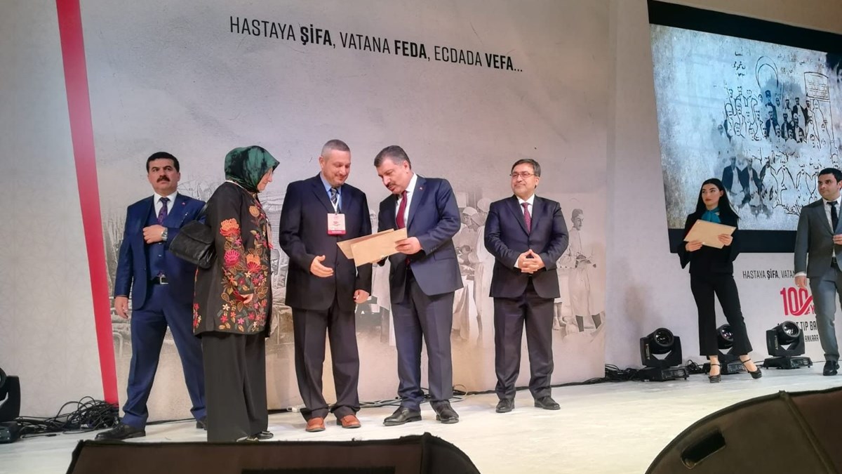 'Yılın Hekimi' seçilen doktor koronavirüse yenildi