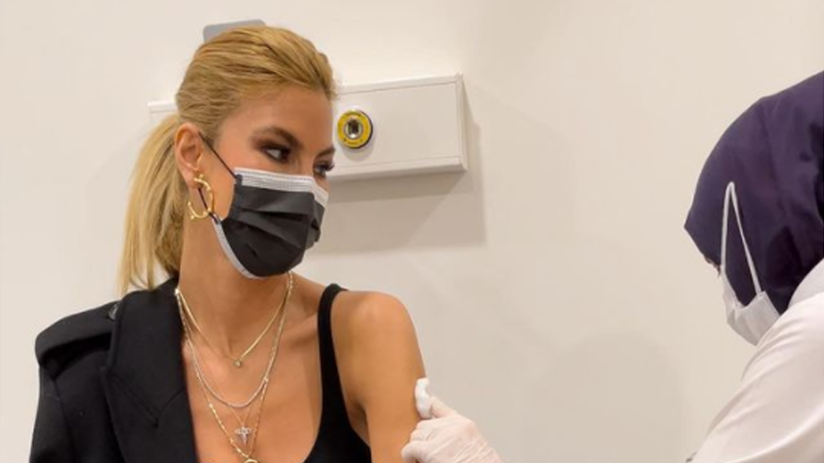 Çağla Şıkel aşı gönüllüsü oldu: Koronadan korkun, aşıdan değil