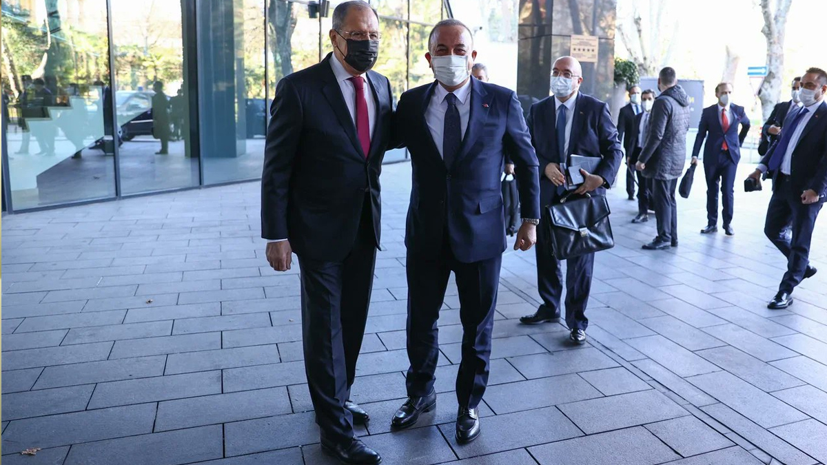 Lavrov ile Çavuşoğlu, Soçi'de bir araya geldi